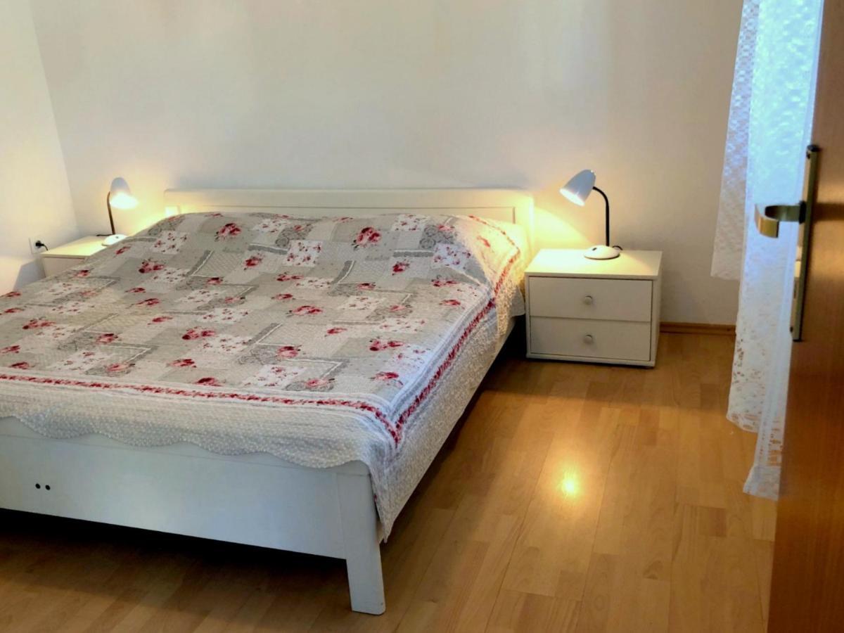 Miramar Gardenn Apartmment Banjol Exterior photo