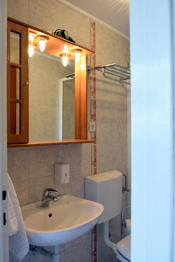 Miramar Gardenn Apartmment Banjol Exterior photo