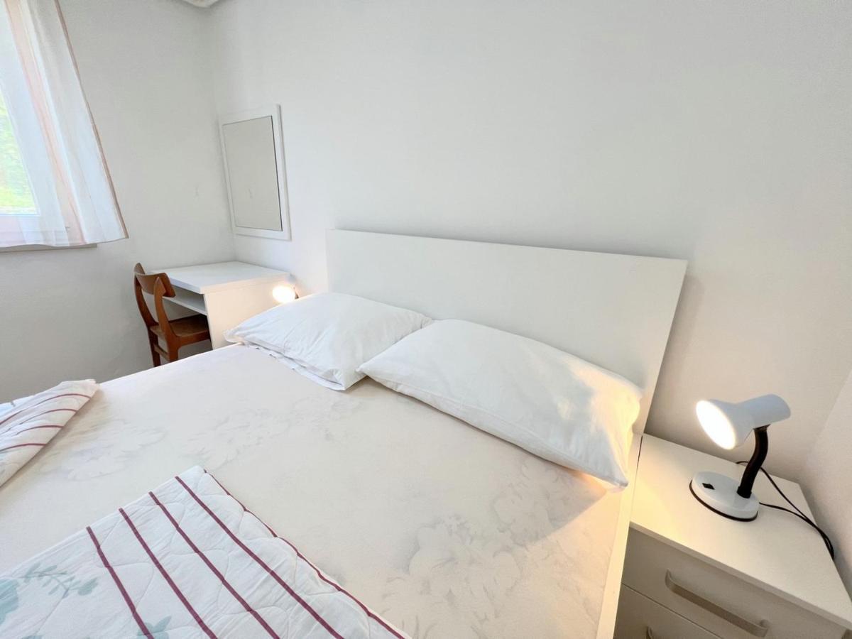 Miramar Gardenn Apartmment Banjol Exterior photo