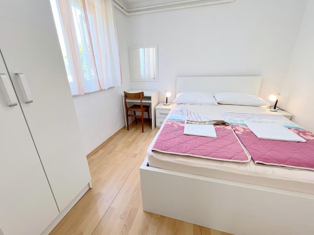 Miramar Gardenn Apartmment Banjol Exterior photo