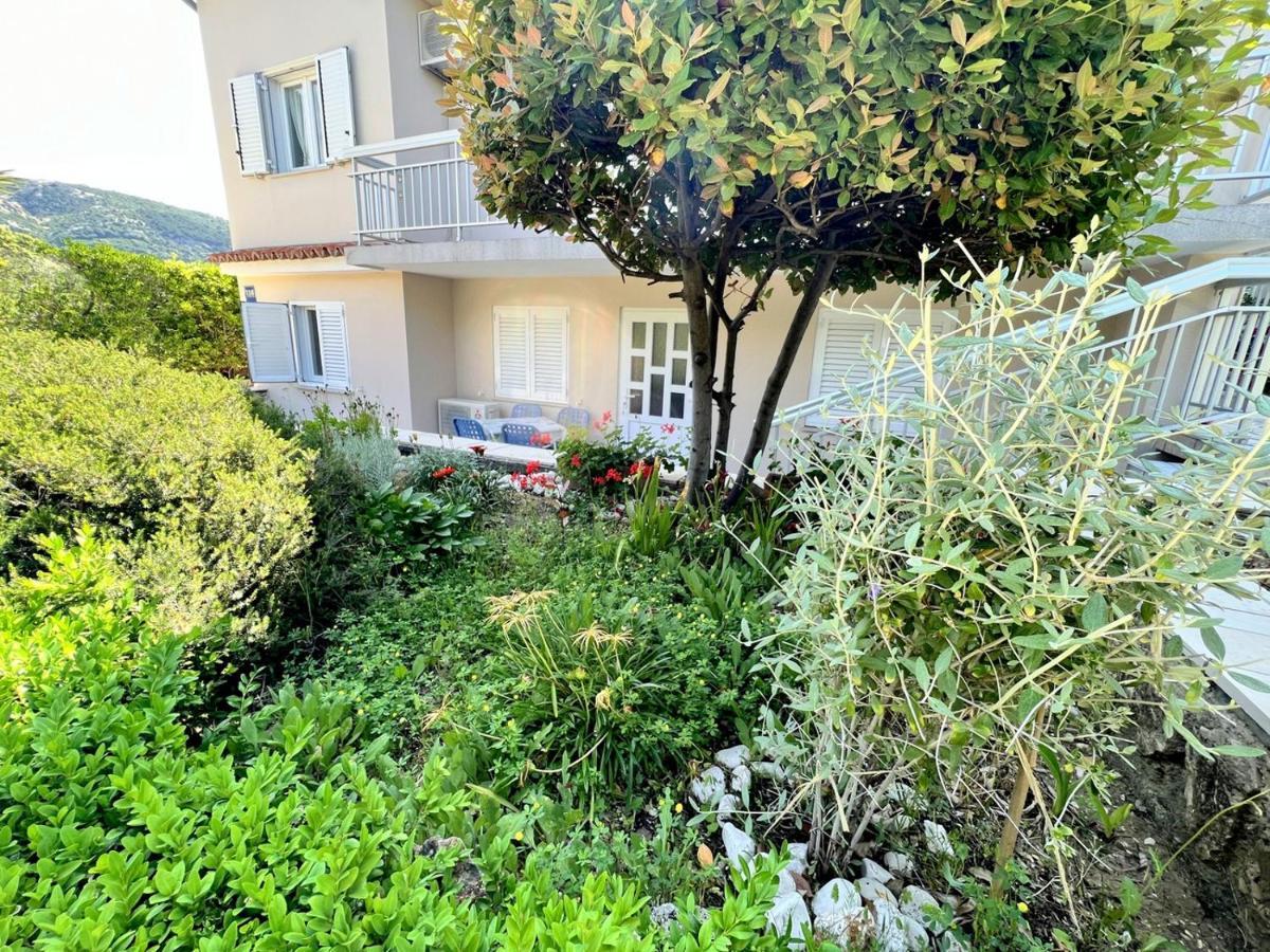 Miramar Gardenn Apartmment Banjol Exterior photo